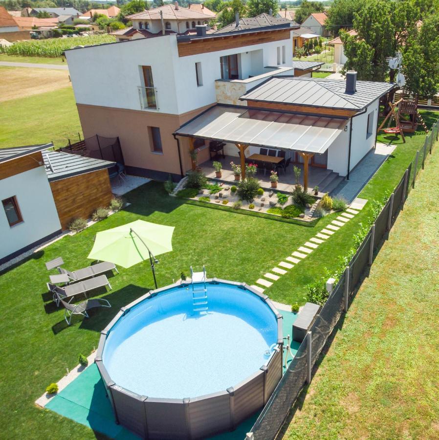 Villa Eszterhaz Balatonkeresztúr Exterior foto