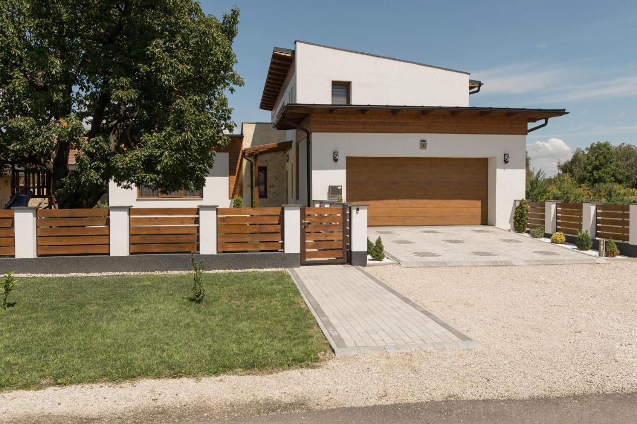 Villa Eszterhaz Balatonkeresztúr Exterior foto